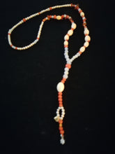 Charger l&#39;image dans la galerie, Collier sautoir en perle de culture, opale, et ambre
