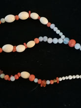 Charger l&#39;image dans la galerie, Collier sautoir en perle de culture, opale, et ambre
