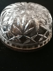 Saladier en cristal taillé et argent.