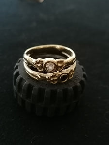 Bague femmes doré et zircon taillé. Probablement Charles Jourdan des année 90