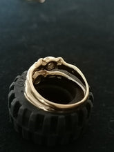 Charger l&#39;image dans la galerie, Bague femmes doré et zircon taillé. Probablement Charles Jourdan des année 90
