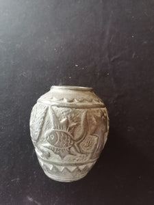 Reproduction vase antique en bronze