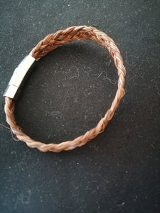 Bracelet en crin de cheval. Fermoir astucieux 