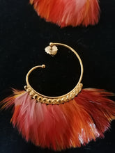 Charger l&#39;image dans la galerie, Gas paire de boucle d&#39;oreille doré avec plume, parfait état
