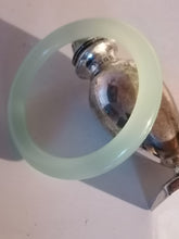 Charger l&#39;image dans la galerie, Bracelet en verre style jade. Parfait état 
