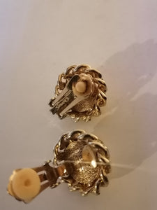 Grossé paire de clip d'oreille doré vintage. 