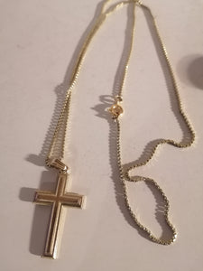 Croix avec chaîne doré laminé