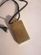 Charger l&#39;image dans la galerie, Pendentif en bronze émailé, probablement de L&#39;artiste St luc
