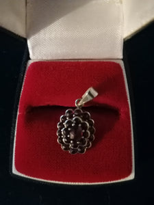 Pendentif ancien argent doré et cristaux de bohème taillé. Poinçons Tchécoslovaquie 1950 titre argent 0.835