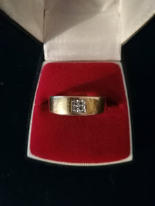 Bague en argent massif doré et cristaux taillé.