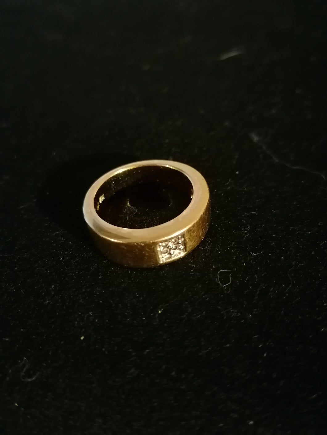 Bague en argent massif doré et cristaux taillé.