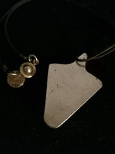 Charger l&#39;image dans la galerie, Philippe Audibert Paris pendentif poisson en argent massif avec collier en cuir
