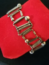 Charger l&#39;image dans la galerie, Bracelet ancien, création artiste à identifier, jolie travail en décalé. Argent 0.800
