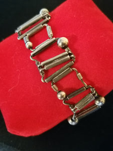 Bracelet ancien, création artiste à identifier, jolie travail en décalé. Argent 0.800