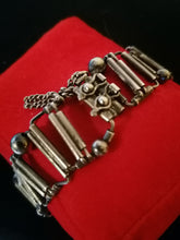 Charger l&#39;image dans la galerie, Bracelet ancien, création artiste à identifier, jolie travail en décalé. Argent 0.800
