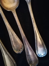 Charger l&#39;image dans la galerie, Christofle ruban louis XVI série de 5 grandes cuillères à soupe. Non monogrammé et parfait état. 
