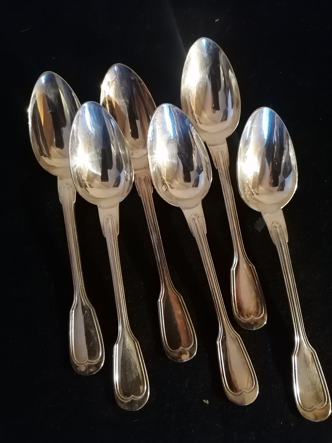 Christofle Série de 6 cuillères à thé ou dessert argenté. 