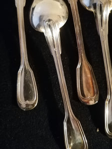 Christofle Série de 6 cuillères à thé ou dessert argenté. 