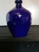 Charger l&#39;image dans la galerie, Royal Copenhague petit vase en porcelaine peinte, décors fleurs
