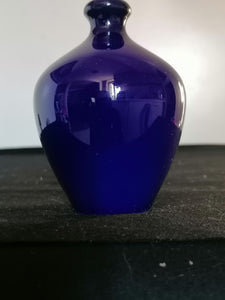 Royal Copenhague petit vase en porcelaine peinte, décors fleurs