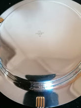 Charger l&#39;image dans la galerie, Christofle Aria paire de dessous de bouteille en métal argenté. Parfait état. 
