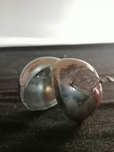 Boîte pomme en argent massif