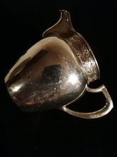 Charger l&#39;image dans la galerie, Jezler crémier ancien en argent, intérieur doré 
