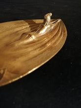 Charger l&#39;image dans la galerie, Superbe bornze d&#39;époque Art Nouveau femme style Égyptienne plongeant, avec vague en forme de plume de paon
