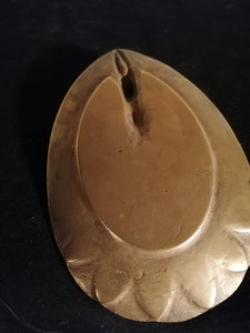 Superbe bornze d'époque Art Nouveau femme style Égyptienne plongeant, avec vague en forme de plume de paon