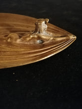 Charger l&#39;image dans la galerie, Superbe bornze d&#39;époque Art Nouveau femme style Égyptienne plongeant, avec vague en forme de plume de paon
