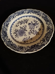 Assiette chine bleu et blanc XIXème, quelques égrènure