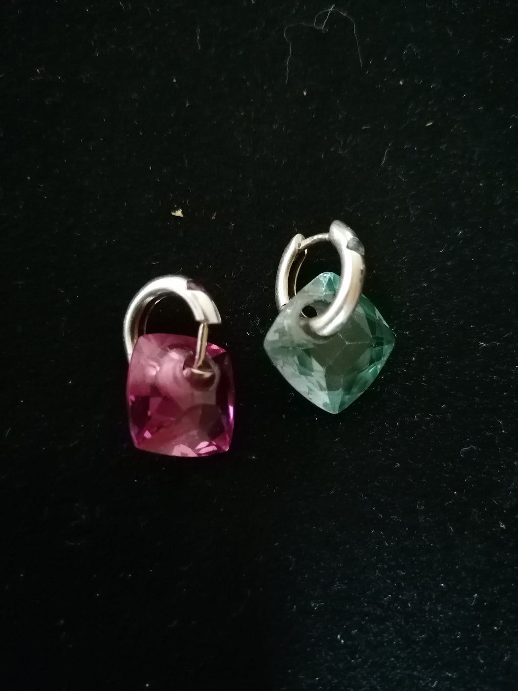 Paire de boucle d'oreille Or blanc 18 carats et pierre synthétique taillé