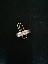 Charger l&#39;image dans la galerie, Bague argent doré, et cristaux taillé style diamant.
