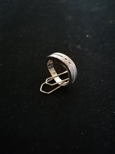 Charger l&#39;image dans la galerie, Bague argent doré, et cristaux taillé style diamant.
