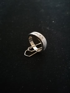 Bague argent doré, et cristaux taillé style diamant.