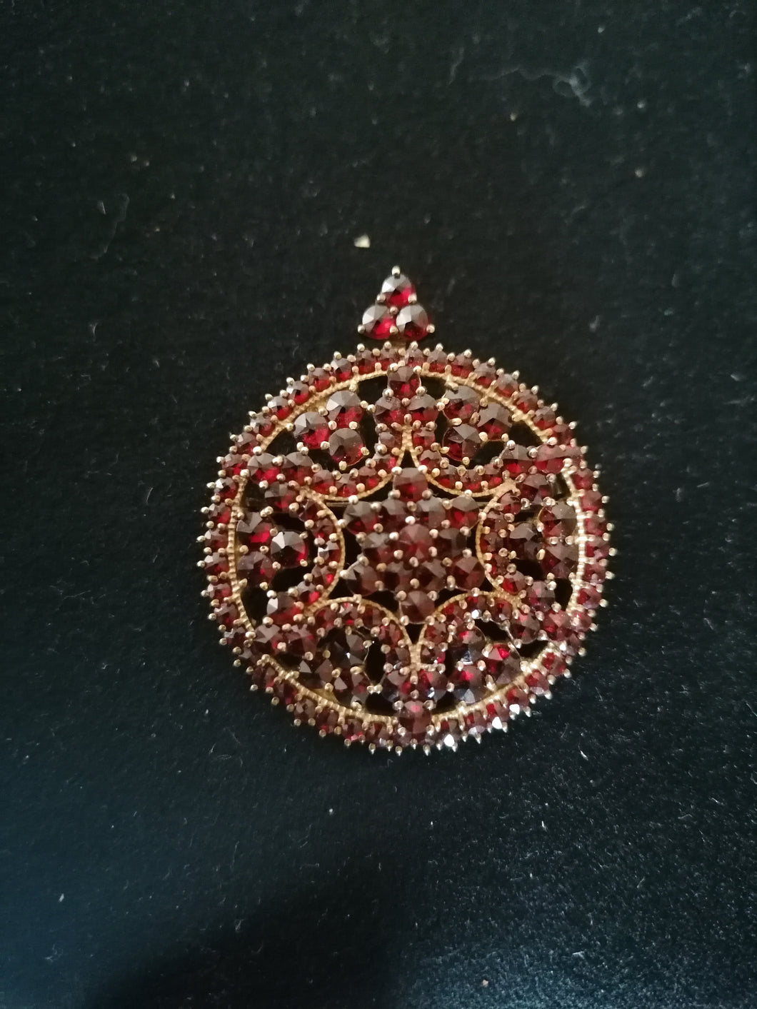 Ravissante broche argent doré bohème Tchécoslovaquie milieu XIXème avec tout ses cristaux