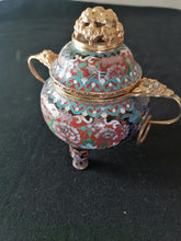 Charger l&#39;image dans la galerie, Ravissant encensoir cloisonné  chinois en 3 parties, parfait état. Travail XXème 
