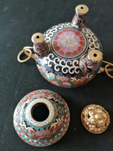 Charger l&#39;image dans la galerie, Ravissant encensoir cloisonné  chinois en 3 parties, parfait état. Travail XXème 
