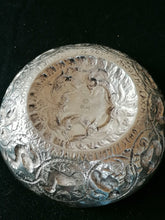 Charger l&#39;image dans la galerie, Reproduction bol grec Ottoman en métal repoussé. 
