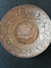 Charger l&#39;image dans la galerie, Reproduction bol grec Ottoman en métal repoussé. 
