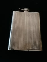 Charger l&#39;image dans la galerie, Flasque à alcool en argent massif, parfait état et étanche. 
