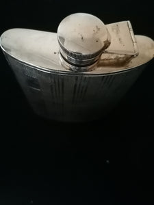 Flasque à alcool en argent massif, parfait état et étanche. 