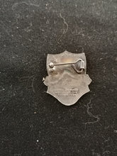 Charger l&#39;image dans la galerie, Badge probablement école Anglaise 
