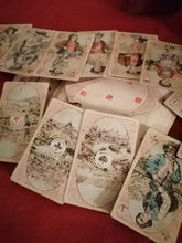 Charger l&#39;image dans la galerie, Jeux carte avec personnages et Canton Suisse, et son écrin d&#39;origine
