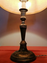 Charger l&#39;image dans la galerie, Lampe de salon style Louis XVI XIXème en bronze argenté, ancien bougeoir éléctrifé. 
