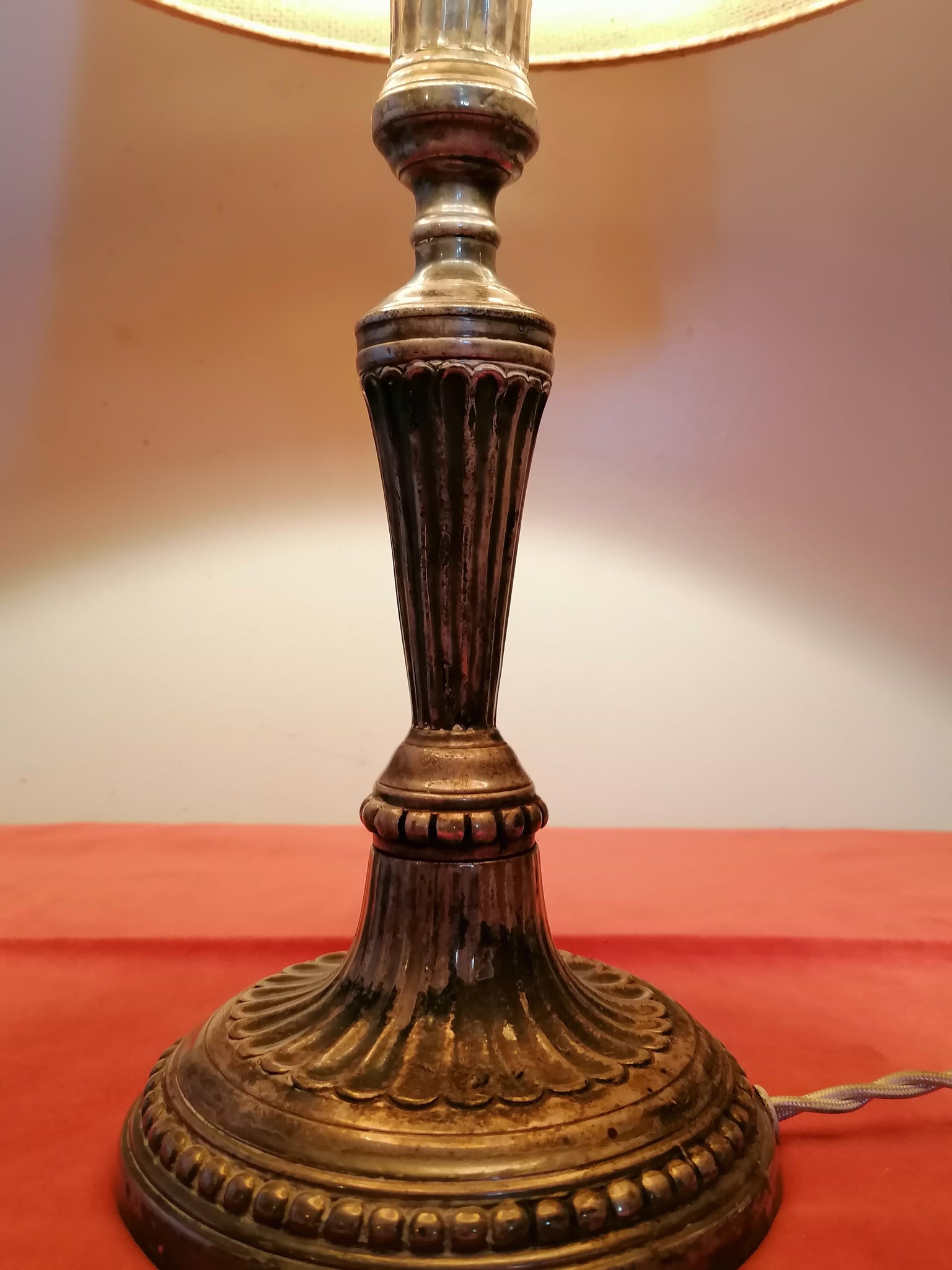 BOUGEOIR EN BRONZE, époque restauration XIXe siècle, monté en lampe EUR BOUGEOIR EN BRONZE, époque restauration XIXe siècle, monté en lampe EUR