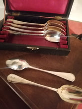 Charger l&#39;image dans la galerie, Christofle 6 cuillères à thé avec son écrin
