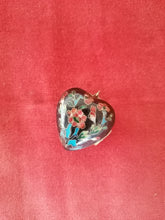 Charger l&#39;image dans la galerie, Cloisonné boîte pendentif en forme de cœur, belle qualité. Parfait état. 
