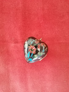 Cloisonné boîte pendentif en forme de cœur, belle qualité. Parfait état. 
