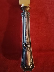 Coûteau à pâtisserie manche argent Jezler et lame doré. Parfait état.